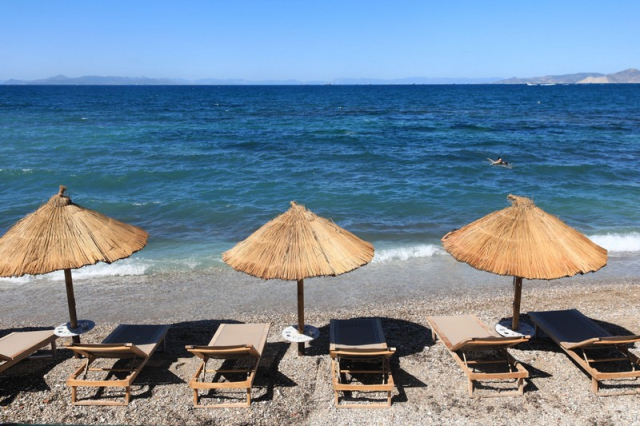 Συνελήφθησαν για αυθαίρετη δραστηριότητα σε παραλία της Λευκάδας