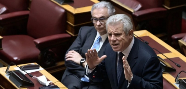 Εμφύλιος στο κοινοβούλιο: Βουλευτές της ΝΔ «περικύκλωσαν» τον Κ. Σκρέκα στα υπουργικά έδρανα!