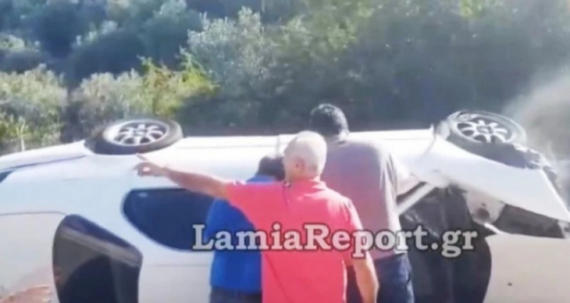 Γυναίκα ανασύρθηκε νεκρή από το αυτοκίνητό της που αναποδογύρισε