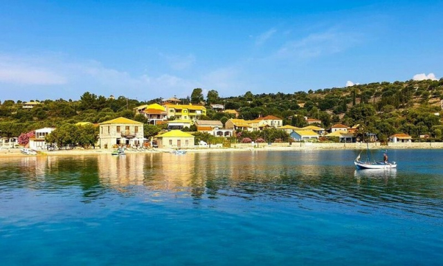 Το υπέροχο νησί που το εισιτήριο κοστίζει λιγότερο από 3 ευρώ και θα φτάσετε σε μόλις 40 λεπτά