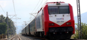 Ηλεκτροφόρα καλώδια έπεσαν σε αμαξοστοιχία της Hellenic Train, εγκλωβίζοντας εκατοντάδες επιβάτες!
