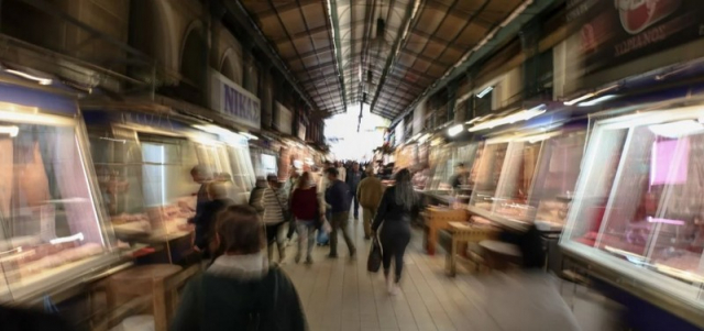 Ξέφυγαν οι τιμές για το πρωτοχρονιάτικο τραπέζι
