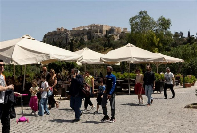 Γιατί τα κρούσματα κορωνοϊού αυξάνονται: Η νέα κανονικότητα και τα επιδημικά κύματα που αναμένονται