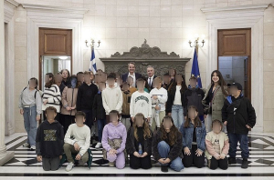 Μαθητές από το Νυδρί στο Μέγαρο Μαξίμου - Συνάντηση με τον Πρωθυπουργό