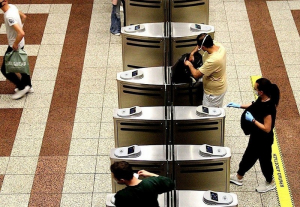 ΦΠΑ: Μόνιμα χαμηλός ο συντελεστής 13% σε τουρισμό και συγκοινωνίες και στον καφέ έως τον Ιούνιο του &#039;24