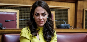 «Πάρτι» με απευθείας αναθέσεις από τη Δόμνα Μιχαηλίδου