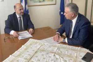 Συναντήσεις Καββαδά με εκκλησία και Περιφέρεια για το γηροκομείο και την πλωτή γέφυρα