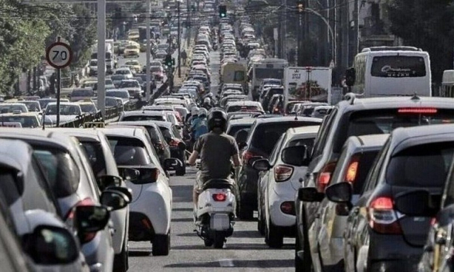 Τέλη κυκλοφορίας 2025: Πότε αναρτώνται - Τι ποσά θα πληρώσουν οι οδηγοί