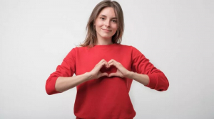 Ένας καρδιολόγος μας ζητάει να βάλουμε το χέρι στην καρδιά