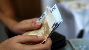 Συνταξιούχοι, αγρότες και συνεπείς οφειλέτες: Οι «κερδισμένοι» των ανακοινώσεων Μητσοτάκη