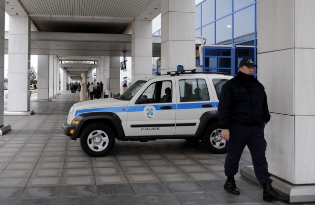 Συνέλαβαν στο «Ελ. Βενιζέλος» 22χρονο «εγκέφαλο» βομβιστικών επιθέσεων στη Σουηδία