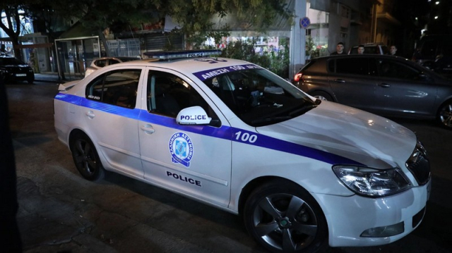 Θεσσαλονίκη: Γονείς άφησαν μωρό να κλαίει στο μπαλκόνι και κοιμήθηκαν με κλειστές τις μπαλκονόπορτες