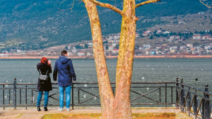 Ιωάννινα: Επιχειρηματίας έβαλε να ρίξουν στη λίμνη την έγκυο σύντροφό του