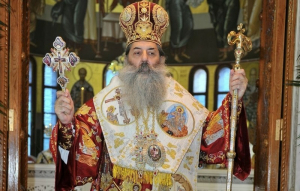 Μητρόπολη Πειραιώς: Διακόπτουμε την κοινωνία με όσους ψήφισαν το νομοσχέδιο για τον “γάμο” ομοφυλοφίλων