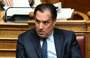 «Στον αέρα» 6.000 συμβασιούχοι του ΕΣΥ – Να δουλέψουν στην… εστίαση τους λέει ο Άδωνις!