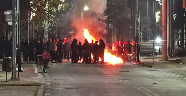 Μενίδι: Ρομά πυροβόλησαν με κυνηγετικά όπλα αστυνομικούς - 10 αστυνομικοί τραυματίες