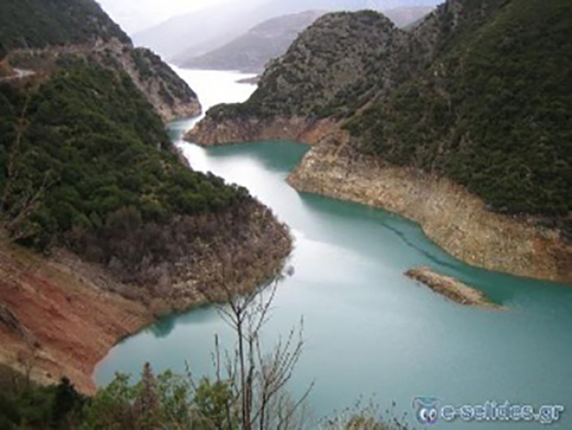 Δεν είναι στραβός ο γιαλός, εμείς στραβά αρμενίζουμε