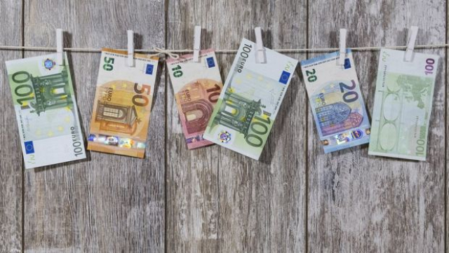Στο «μικροσκόπιο» της Αρχής για το ξέπλυμα μαύρου χρήματος τα «κοράκια»