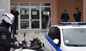 Άρτα: Η μητέρα δίνει ελαφρυντικά στον πατέρα - Τον αγκάλιασε και του είπε «δεν φταις»