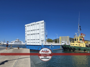 Επιστροφή στην καθημερινότητα: Η &quot;Αγία Μαύρα&quot; ξανά στη θέση της (φωτό - βίντεο)