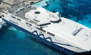 Ακινητοποιημένοι μεσοπέλαγα βρέθηκαν 1.171 τουρίστες, λόγω βλάβης