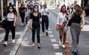 Κορωνοϊός: Γιατί ανεβαίνουν πάλι τα κρούσματα - Τι εκτιμούν οι ειδικοί