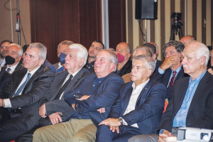 Μομφή από τον Καραμανλή κατά του πρωθυπουργού