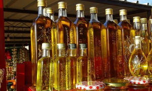 Ελαιόλαδο: Πώς καταλαβαίνουμε το νοθευμένο - Πόσο πωλείται στο ελαιοτριβείο και πόσο ο τενεκές