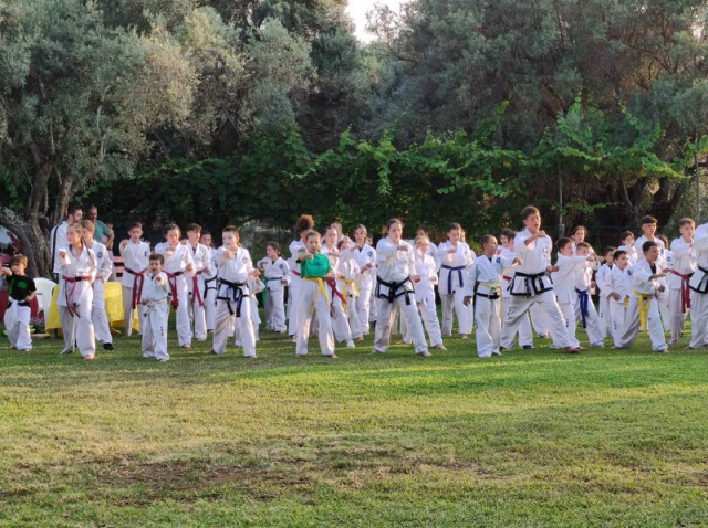 Εξετάσεις &amp; επίδειξη επίλεκτης ομάδας AΓΑ μαχητικών τεχνών Λευκάδας Εύαθλος