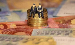 Δώρα 11μήνου σε 2,5 εκατ. συνταξιούχους