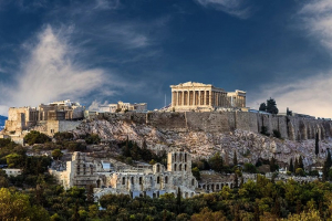 Ακρόπολη: Νεκρή η γυναίκα που έπεσε από τον λόφο – Πώς συνέβη η τραγωδία