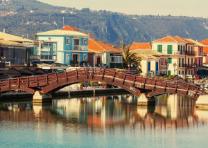 Νομοσχέδιο για τον τουρισμό. Πλαφόν στα Airbnb, σε ποια κατηγορία εντάσσεται η Λευκάδα