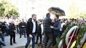 Ν. Ανδρουλάκης: Η στιγμή που πετούν καφέδες στον πρόεδρο του ΠΑΣΟΚ στο Πολυτεχνείο