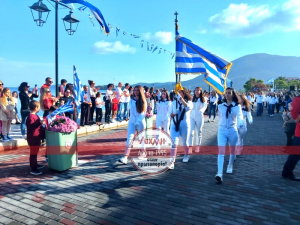 Με υπερηφάνεια η παρέλαση στην Βόνιτσα (φωτό)