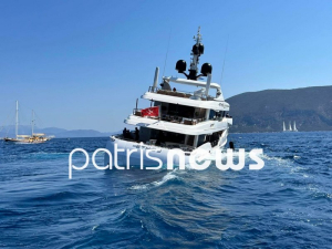 Κεφαλονιά: Βυθίζεται γιοτ ανοιχτά του Φισκάρδου (βίντεο)