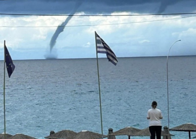 Υδροστρόβιλος ανοιχτά της παραλίας Κάθισμα στη Λευκάδα (video)