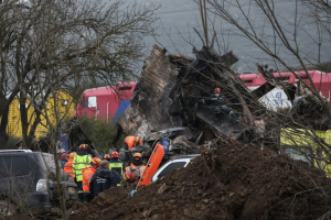 Γιατί παραμένει ακόμα άγνωστος ο αριθμός των επιβατών 36 ώρες μετά το δυστύχημα στα Τέμπη