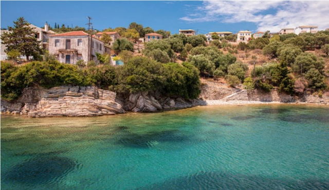 Χωρίς αυτοκίνητα και ΑΤΜ: Το πανέμορφο νησί-ερημίτης του Ιονίου που αγνοούν οι τουρίστες!
