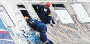 Περίεργα χημικά εγκαύματα των πυροσβεστών στα Τέμπη - Έρευνα της Πυροσβεστικής