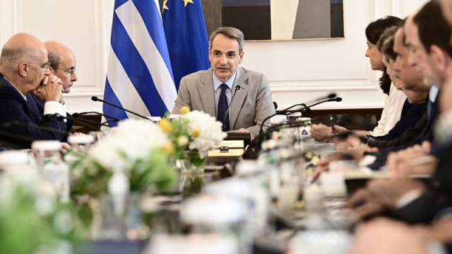 Νομοσχέδια που έρχονται: Υπηρεσίες one step, μη κρατικά ΑΕΙ και γάμος ομόφυλων ζευγαριών