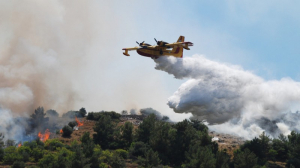 Φωτιά στην Κεφαλονιά - Επιχειρούν και εναέρια μέσα