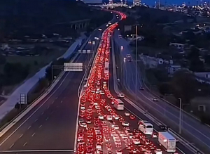 Συγκλονιστικά πλάνα από το πασχαλινό μποτιλιάρισμα