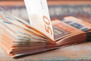 Νέα επιδοτούμενα προγράμματα σε εμπόριο, υπηρεσίες, μεταποίηση, τουρισμό και πληροφορική
