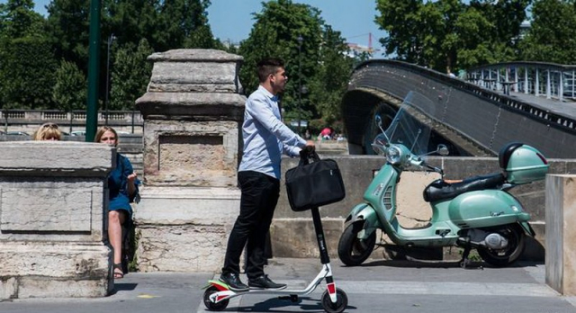 Άρχισαν τα «όργανα» για τα ηλεκτρικά πατίνια