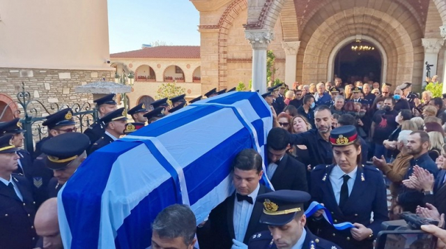 Αλέξανδρος Νικολαΐδης: Με χειροκροτήματα ο τελευταίος αποχαιρετισμός - «Αθάνατος» φώναζε ο κόσμος