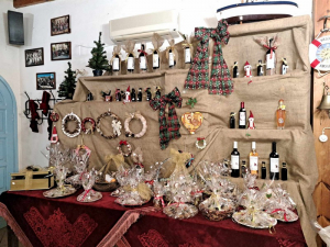 Λευκάδα: Εγκαινιάσθηκε η «Χριστουγεννιάτικη Εορταγορά» στο Αρχονταρίκι του Μητροπολιτικού Ναού