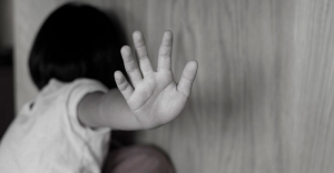 Κόρινθος: «Σαφάρι» για 43χρονο ηλεκτρολόγο για τον βιασμό της 12χρονης