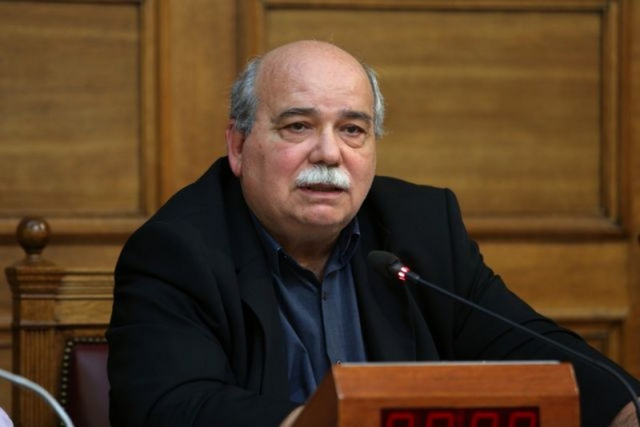 Στο νοσοκομείο με κολπική μαρμαρυγή ο Βούτσης