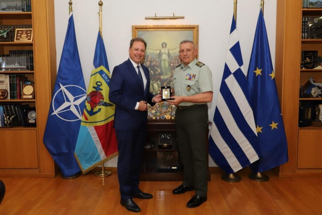 Επίσκεψη Λιβανού στον αρχηγό ΓΕΕΘΑ Κων/νο Φλώρο