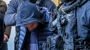 Ρέντης: Έριξε και ο αδερφός του 18χρονου φωτοβολίδα – Πυρίτιδα στα χέρια του μάνατζερ τράπερ